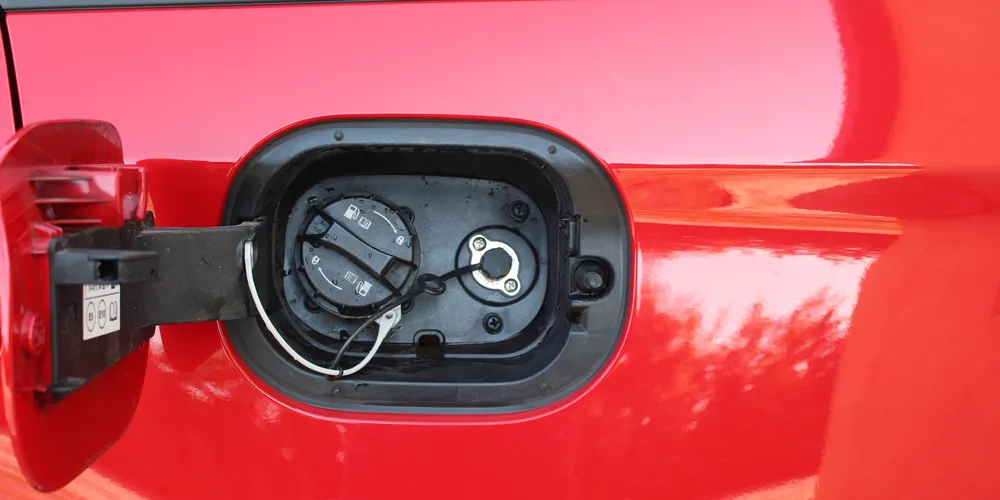 Estetyczny montaż wlewu LPG pod klapką wlewu benzyny – dyskretne i profesjonalne rozwiązanie w Auto Serwis Flex Lubartów